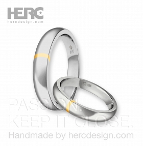 Half-round rings with white gold insert